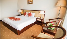 Luxury - khách Việt